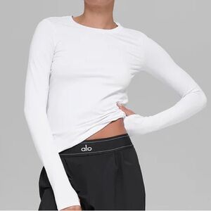 ALO Yoga Women's Classic White Long Sleeve Tee